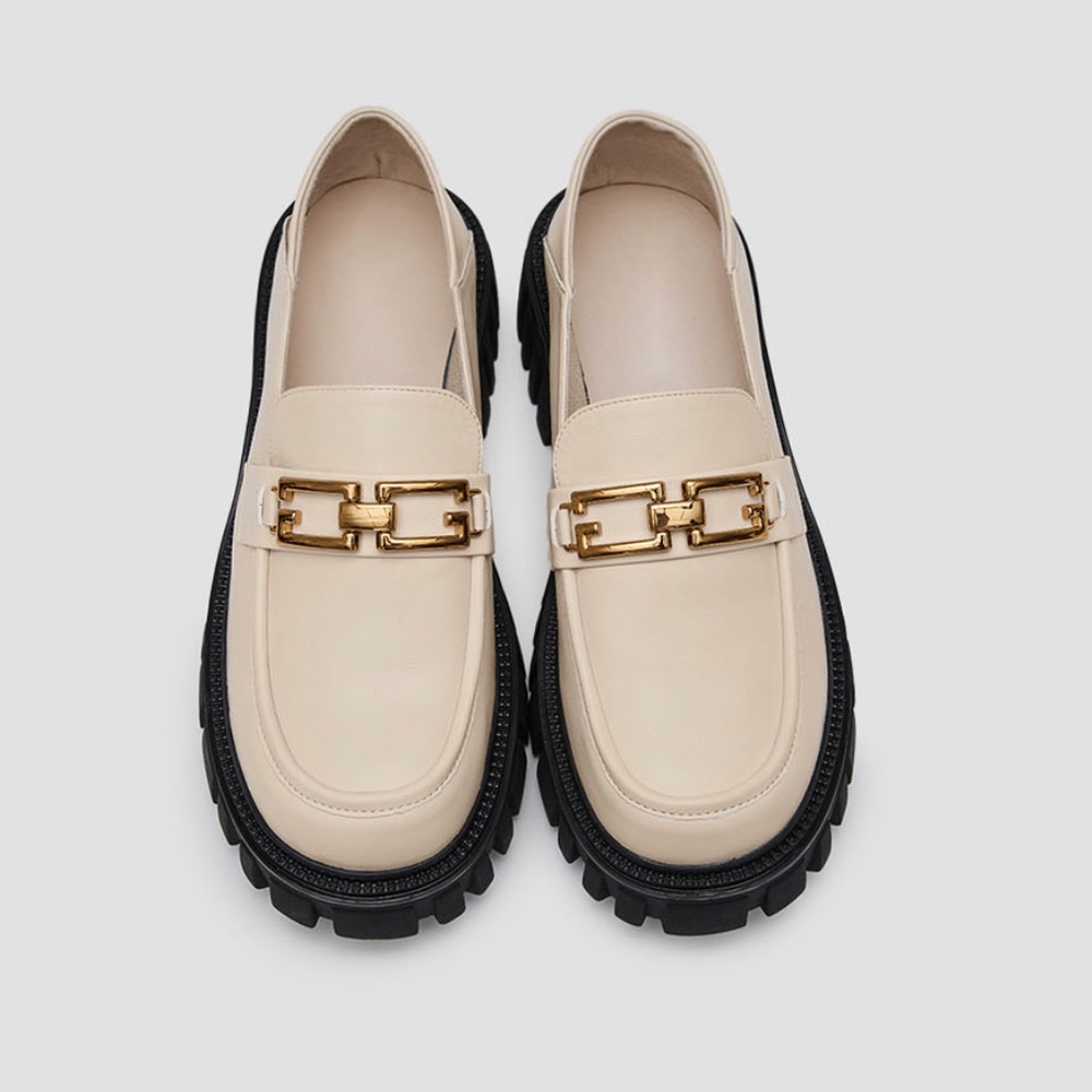 Lattelier White chunky loafers with chain detail New in box